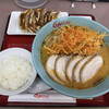 くるまやラーメン - ねぎ味噌チャーシューメンと餃子とサービスライス♪