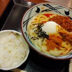 丸亀製麺 - 担々まぜ釜玉うどん