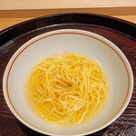 日本料理 研野 - 自家製の卵麺、清湯スープ、粒コショウ