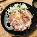 雨時々小豆 - ローストビーフ丼