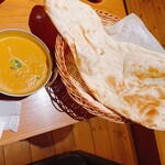 マハマハ - チキンカレー　ナン
ナンが大きい^ ^