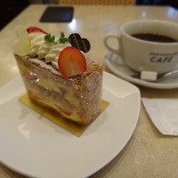 アニヴェルセル カフェ - ミルフィーユとコーヒー