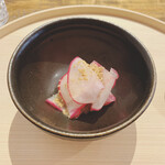 温石 - 赤蕪の胡麻酢漬け