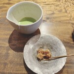 温石 - 焦がし胡桃餅、お抹茶