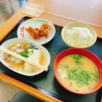 大衆食堂半田屋 - 自分で食べたい物を選択するスタイル