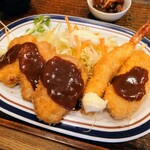 和洋食　大阪 - 令和4年3月
特別(トンカツ、コロッケ、海老フライ)定食 700円