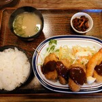 和洋食　大阪 - 令和4年3月
特別(トンカツ、コロッケ、海老フライ)定食 700円