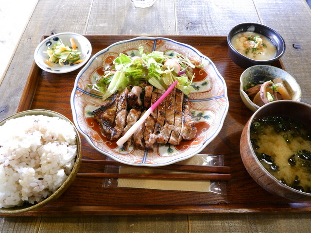 炭焼きミンナミ食堂>