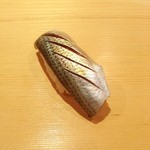 すし 豊倉 - 一発目にコハダ！
      やられた(￣▽￣)