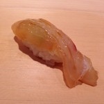 すし 豊倉 - 鯛の甘さが引きたちます
      (￣▽￣)