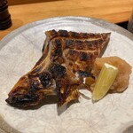 Marushin - カリカリに焼き上げるだけじゃなくて、切れ込みを多く入れることでより食感も楽しめるようにする一工夫に痺れる