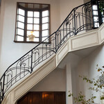 佛蘭西料理 名古屋 - 店内入口の螺旋階段
      2022/3 by みぃこのごはん日記