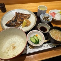丸新 - ブリカマ焼き定食
