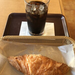 オーブンフレッシュカフェ - 料理写真:桜餡クロワッサン／アイスコーヒー