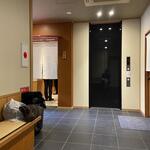 小松 弥助 - 入口