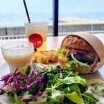 THE FANTASTIC BURGER - 