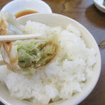青竹手打ラーメン 日向屋 - お次は､餃子をワンバンさせ。