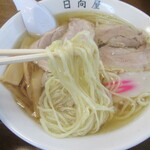 青竹手打ラーメン 日向屋 - 手打ち麺にスープが絡む！