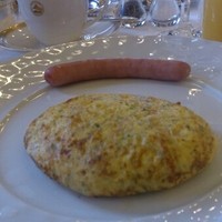 ザ・フジヤ - 卵料理（スパニッシュオムレツ）とサイド（ウインナー）