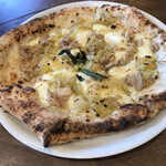DDG PIZZA - 春キャベツとツナのピザ。