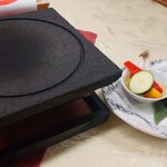 旅行人山荘 - 鹿児島和牛ロースに赤鶏の溶岩プレート焼き