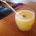 カンテ・マンフィーラ - オレンジジュース。