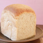 BAKERY CINANO - 石臼挽き全粒粉の食パン