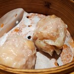 新潟 三宝亭 東京ラボ - 貝柱入り焼売