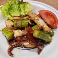 魚料理 ふじい - 太アスパラガスとするめいかの肝バター炒め