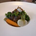 ラシェット M - メイン2は牛肉に温菜添え