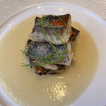 ラシェット M - メイン1 スズキの魚に野菜のすりおろし添え