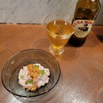 taverna ハル - ピンクのノーザンルビーのポテトサラダとモレッティ(小瓶イタリアビール)