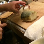 食堂 おがわ - テキパキと仕上げられていくさばずし