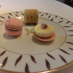 オテル・ドゥ・ミクニ - マカロン・タルト・ロールケーキ