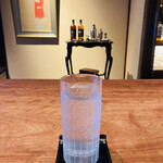 Bar Savant - 上村松園の画が飾られ。