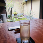 Bar Savant - お庭は昼と夕、また四季の楽しみ方が。