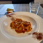 Vite - パスタ2　近江牛すじ肉とセロリの煮込み　カカオ風味　マファルディーネ