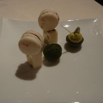ジャルダンドゥボヌール - ピスタチオのクリーム・抹茶のフィナンシェ、ヌガー、マカロン・ド・パリ