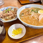 豚太郎 - 料理写真:日替わり定食　ラーメン普通 味噌に変更