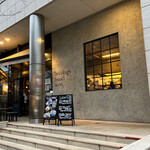 ブリコラージュ ブレッド アンド カンパニー - 入口は写真（には写っていないが）の右側から入る