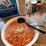 Menya Shin'Nosuke - 特製タンタンメン(太麺)のとまと味(850円)、辛さも調節出来るようで2辛に♪
                        ドーンと出てきたタンタンメンはかなりニンニク効いてたけどトマトの風味がほんわりあって美味しかった！2辛で丁度いい位かな。