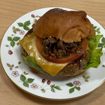 빵 플라스 혼점 - 【西武池袋本店限定】壱岐牛焼肉入りプレミアムバーガー。