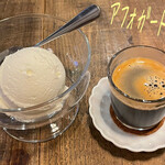 Bisutoro majikkurampu - アフォガート(610円)♪ 甘いミルクジェラートにエスプレッソをかけて頂く。アイスはいせはらミルクジェラートだって☆彡 甘いジェラートにほろ苦いエスプレッソが美味しい！