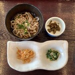 Nagakura - 海老帆立釜飯 ¥1,600 のそば、小鉢料理、漬物