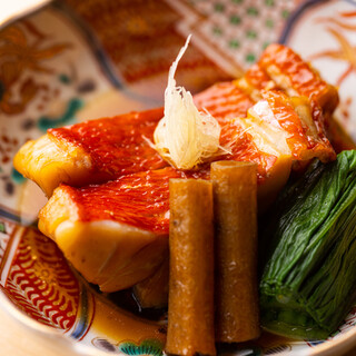 完全個室のプライベート空間・寿司割烹で鮮魚や旬食材に舌鼓