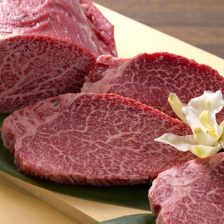 Enjoy the finest Wagyu beef carefully selected by a meat wholesaler at a reasonable price.