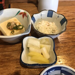 鮨岡 - 小鉢の豆腐は温かい、汲み上げ豆腐のようなおいしさでした