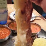 グルガオン - チーズクルチャを手で引き裂くと･･･