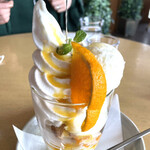 ミッシュハウス - ほんわかはちみつと柑橘のパフェ（はちみつをかけていただきます！）