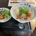 Jidori Jizake Izakaya Yabuya - 超濃厚鶏こつ麺（味玉入り）（大盛り）＋チャーシュー丼（普通）上から